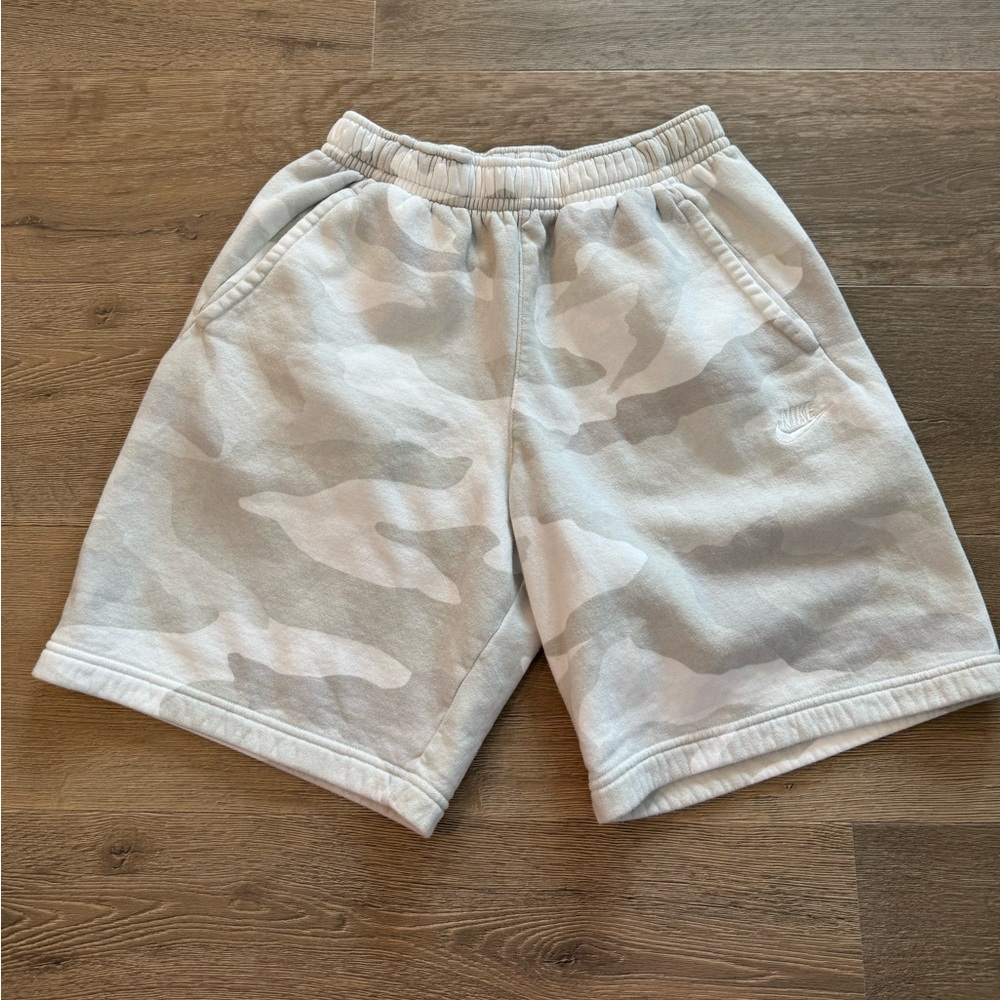 Nike Men’s Club Fleece Camo Sand Beige Shorts Casual Sweatshorts Women’s Retro